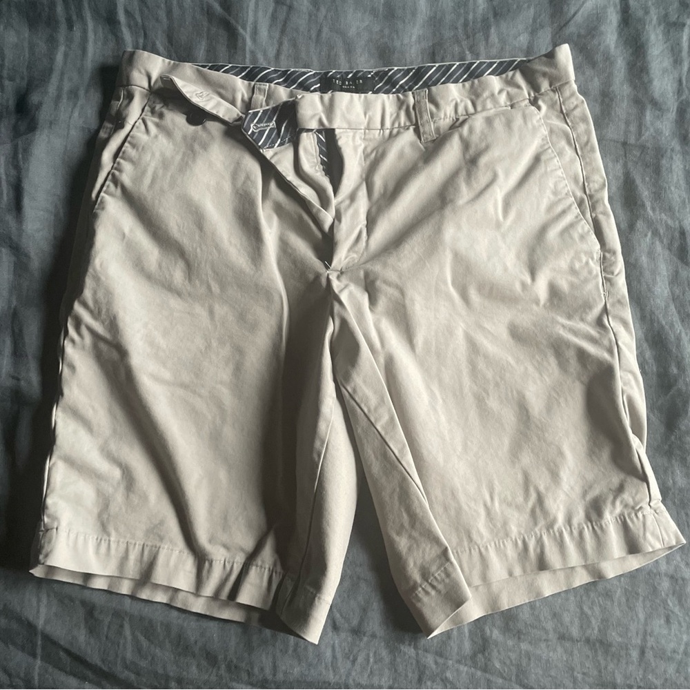 LIKE NEW Ted Baker London Men’s Khaki Shorts